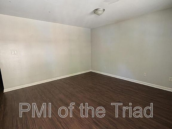 3rd image of 1600 Oak Croft Ct APT D