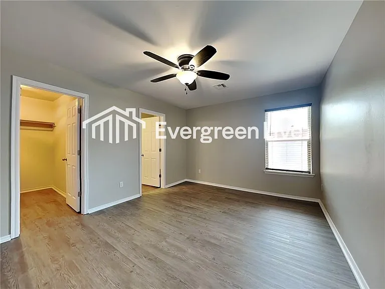 451 NE 19th Pl — Photo 5