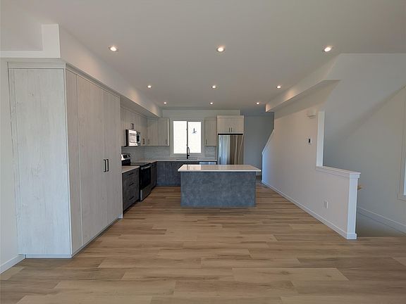 3rd image of 3602 Pleasant Valley Rd #4