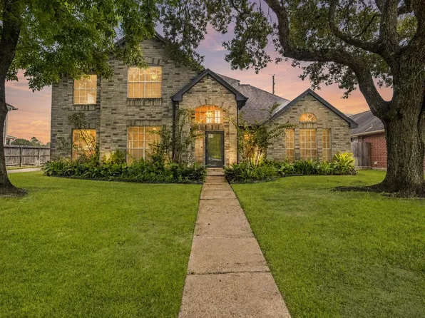 627 Green Belt Dr, Sugar Land, TX 77498
