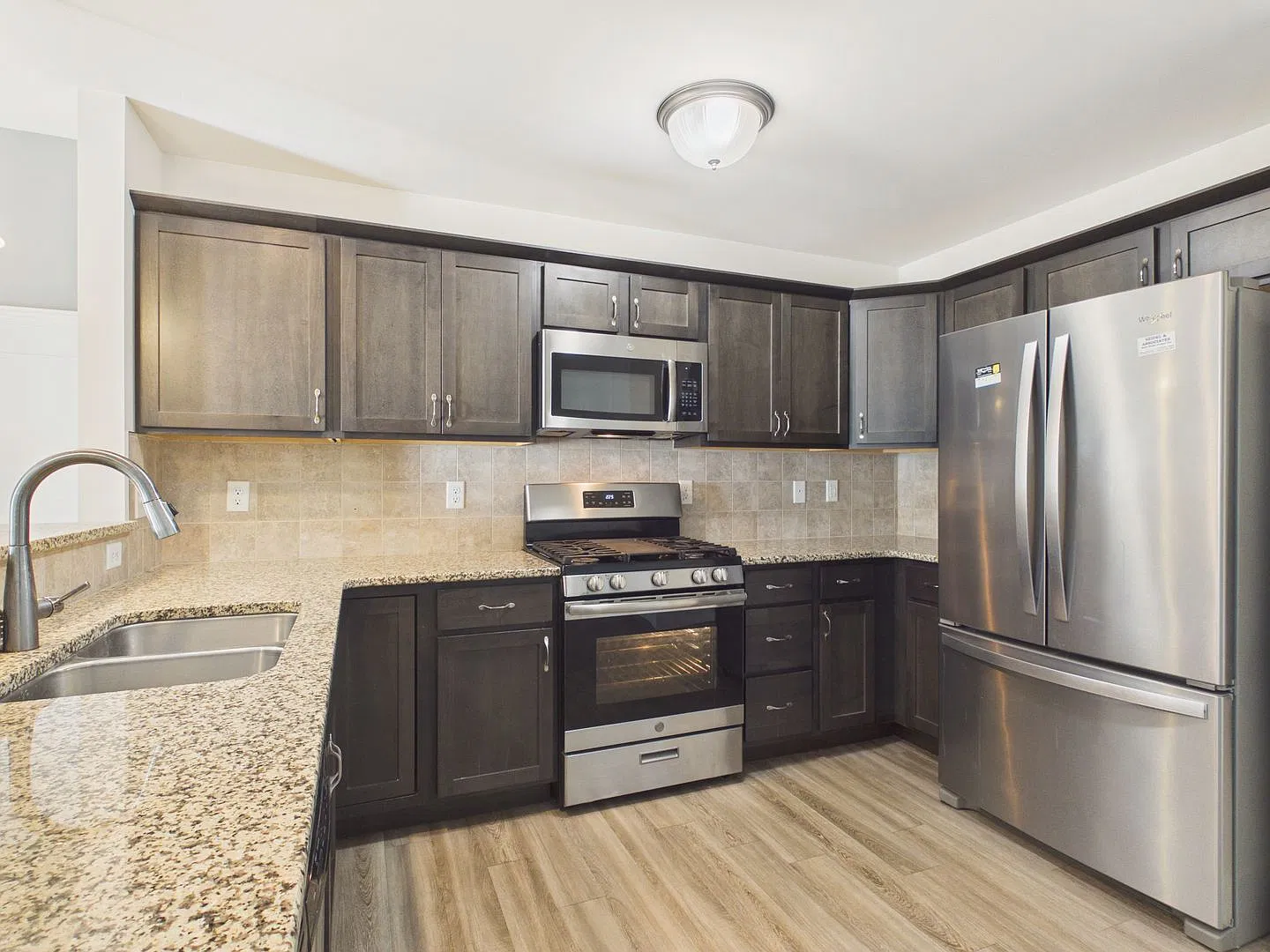 Coming Soon! Spacious 3 Bedroom Townhouse — Photo 4