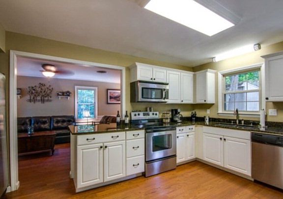 5th image of 464 S Lake Forest Dr