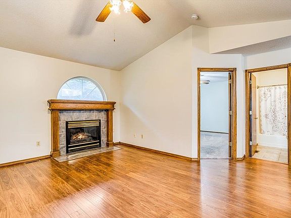 4th image of 2224 N Horseshoe Cir