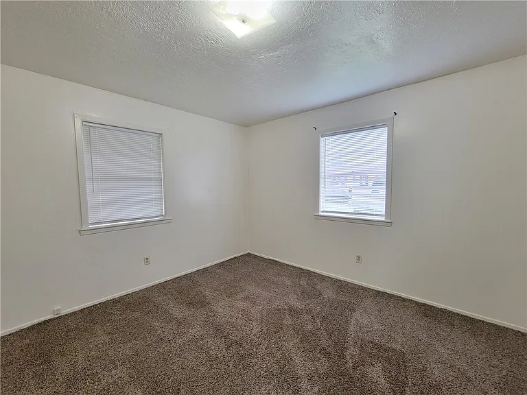 1316 Airline Dr — Photo 9