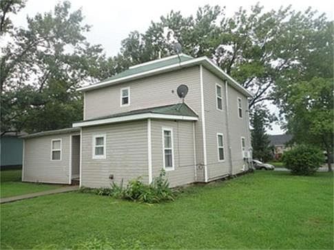 2nd image of 304 N Oak St