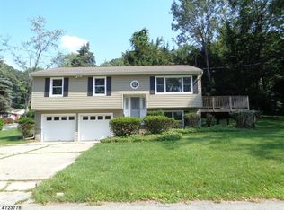 28 Shore Rd, Andover, NJ 07821