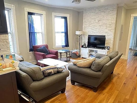 3rd image of 10 Dorset St #3