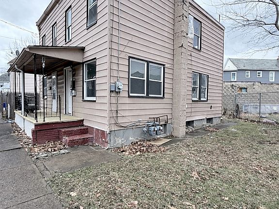 2nd image of 129 Carlisle St