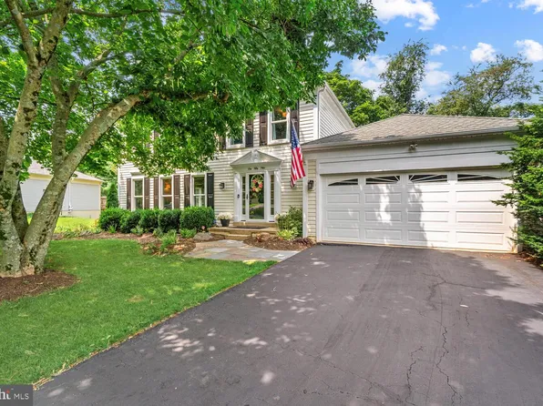 159 Peyton Rd, Sterling, VA 20165