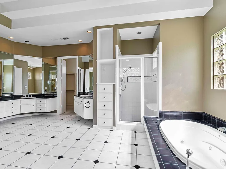 6020 Parksedge Ln — Photo 19