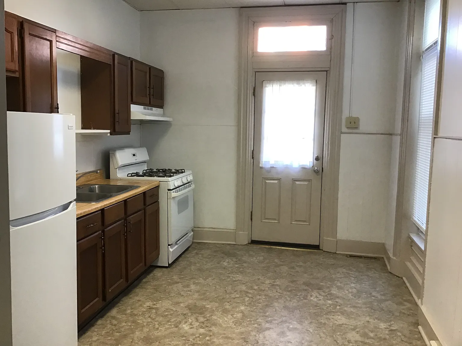 1 bed, 704 sqft, $925 — Photo 1