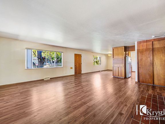 3rd image of 130 Lois Ln