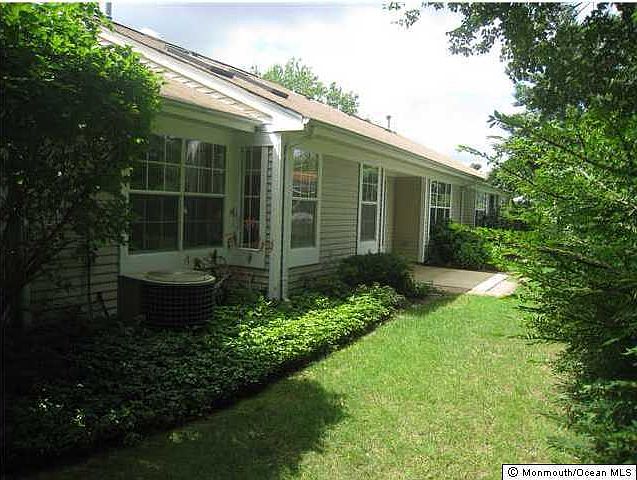 2nd image of 1024 Thornbury Lane #B