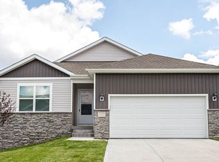 5723 153rd St, Urbandale, IA 50111