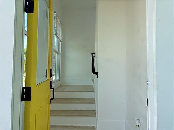 3rd image of 637 Lizardi St