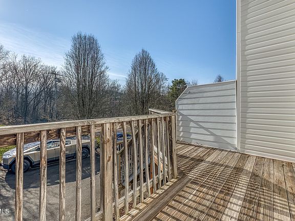 4th image of 121 Bilco St