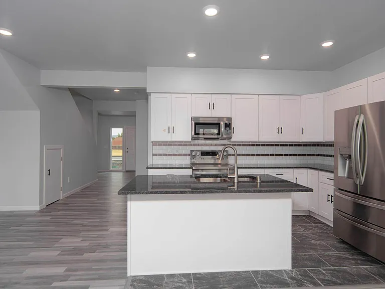 12402 E Broadway Ave — Photo 5