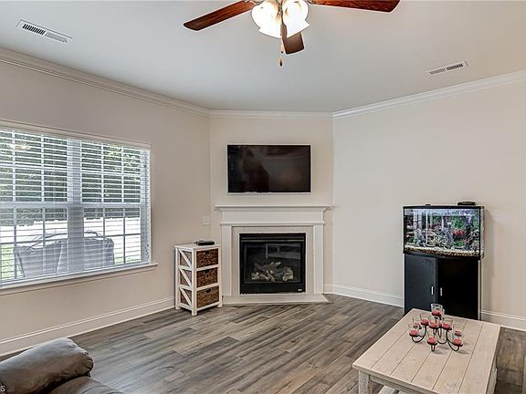 4th image of 2580 Redwood Hill Ct