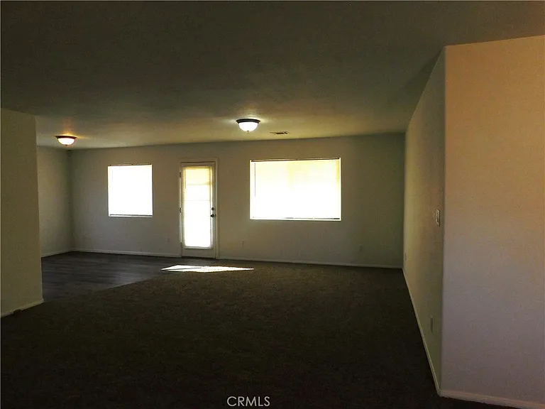 8312 Tamarack Ave — Photo 6