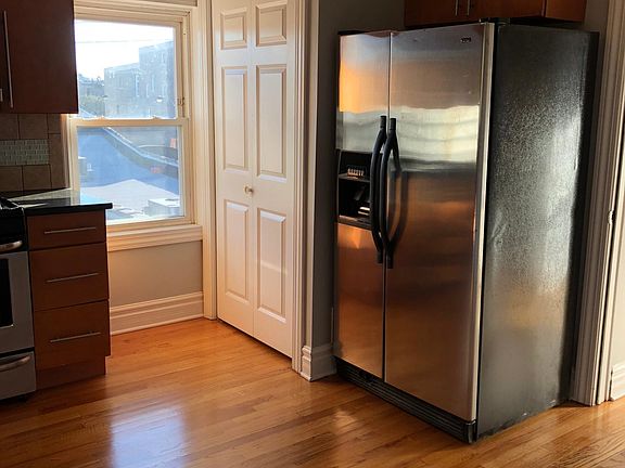 4th image of 814 N Hermitage Ave #3