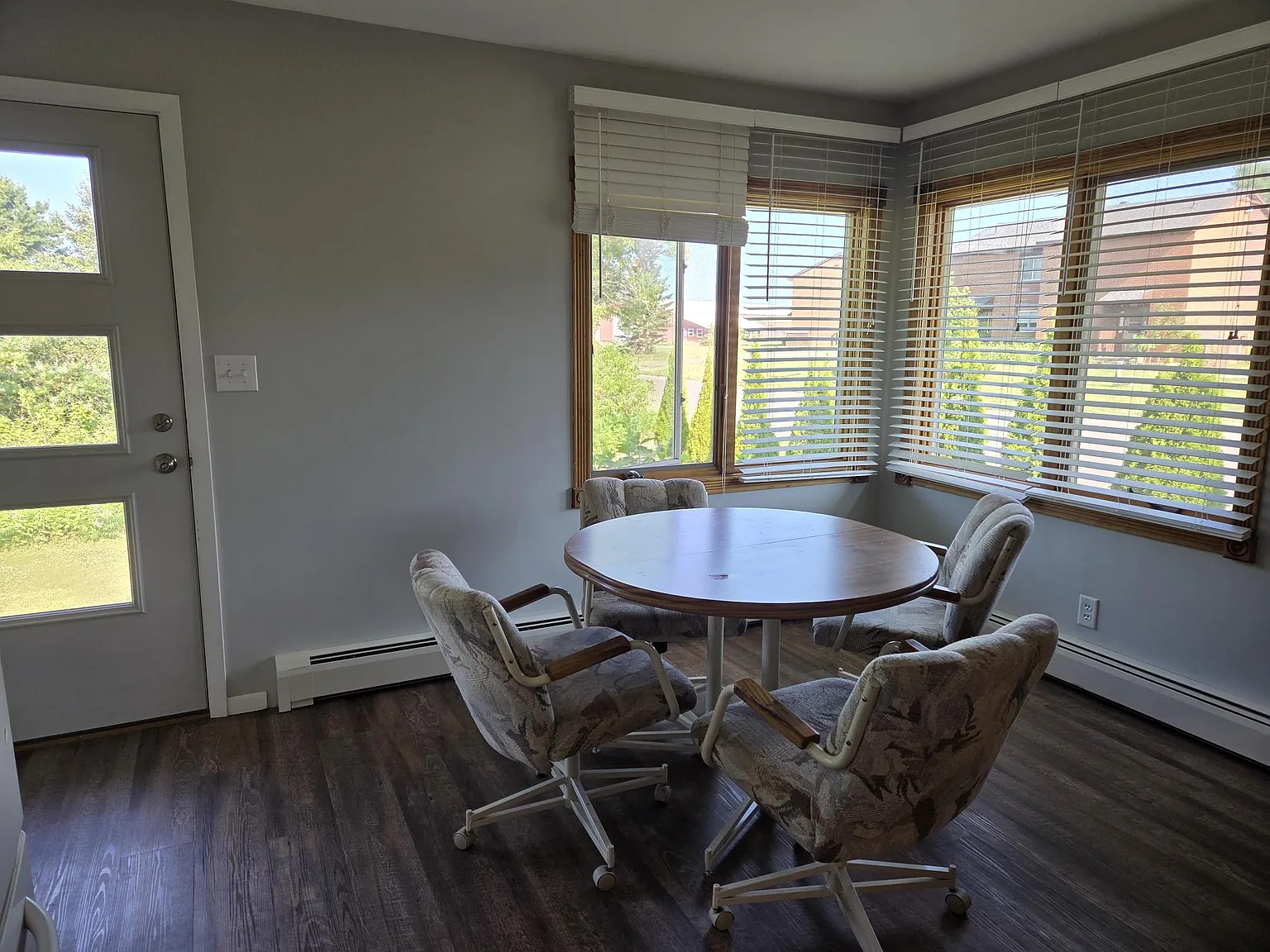 5 bed, 2.5 bath, 2500 sqft, $3,375 — Photo 4