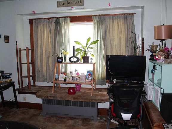 4th image of 342 W 3rd St