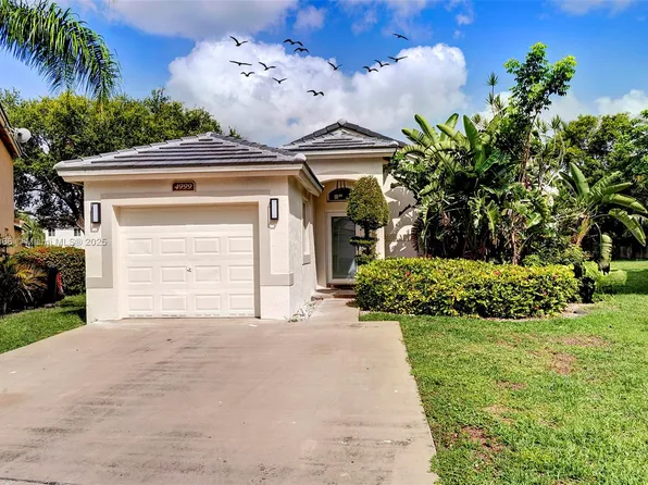 4999 Pelican St, Pompano Beach, FL 33073