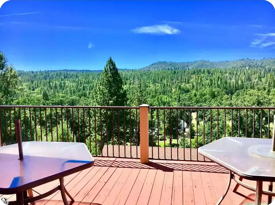 5 bed, 3994 sqft, $4,499 — Photo 2