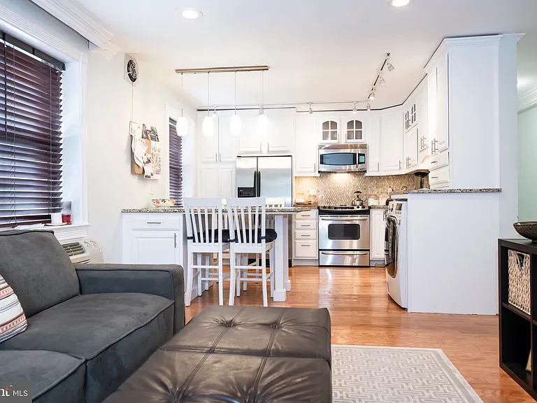 7036 Strathmore St #211 — Photo 14