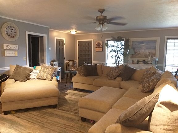 2nd image of 475 Lakeview Dr
