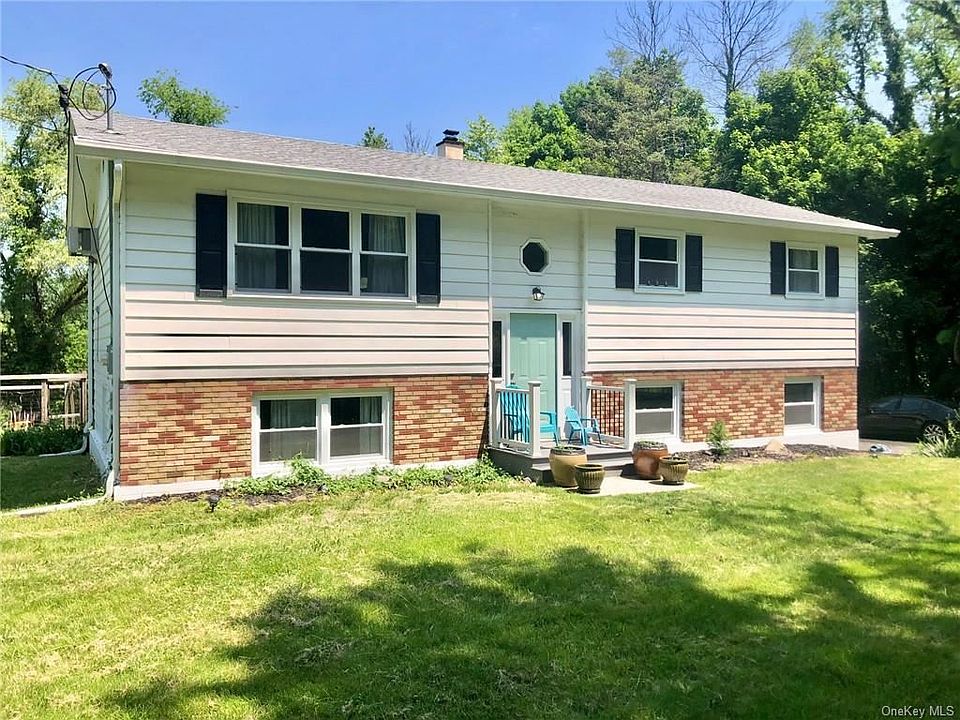 1st image of 28 Larchmont Dr