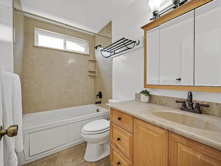 2883 Westchester Dr — Photo 6