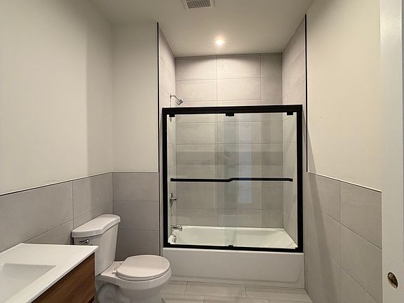 4th image of 206 Myrtle Ave #1
