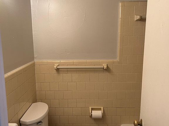5th image of 2602 Grove Ave APT 5