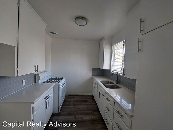4th image of 919 E 46th St #11707426
