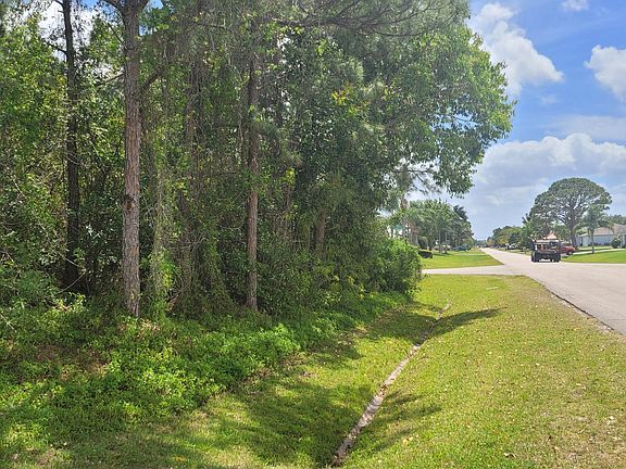 3rd image of 1789 SW Gemini Lane