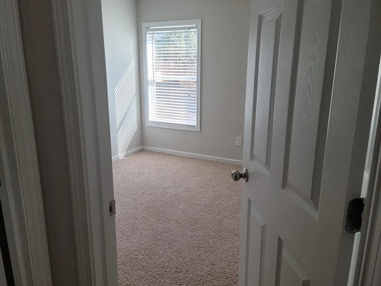 6075 Bentley Way — Photo 8