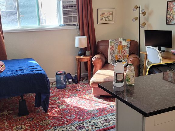 4th image of 1355 York St #5473216e9