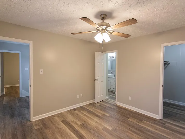 128 Oak Creek Cir — Photo 8