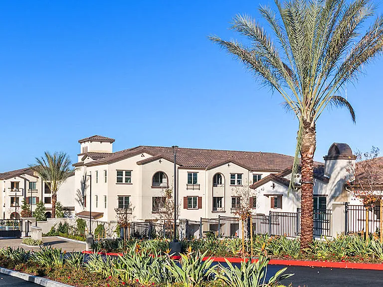 Vernola Marketplace Luxury Apartments — Photo 31