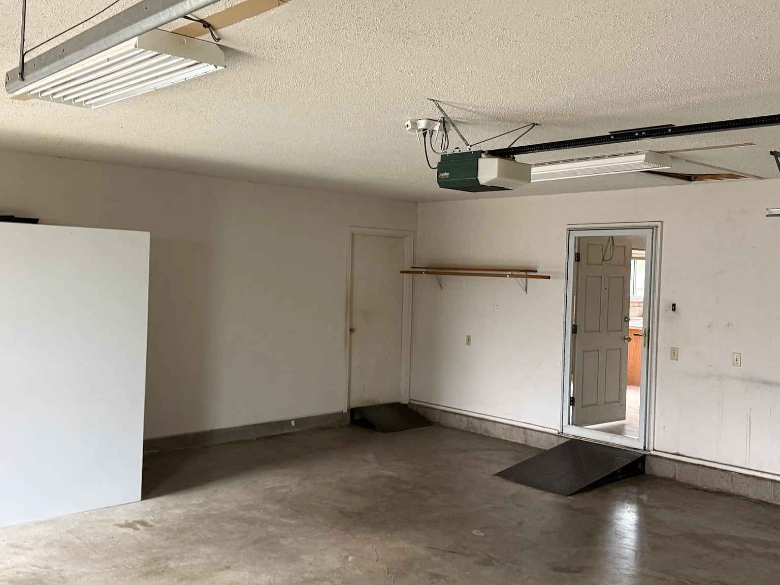 4 bed, 1947 sqft, $2,400 — Photo 3