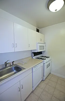 Rented by Plaza Real Estate Group | media 20