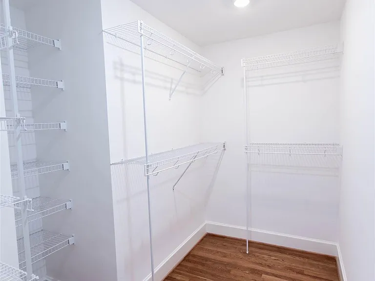 126 Vanderbilt Cir — Photo 13