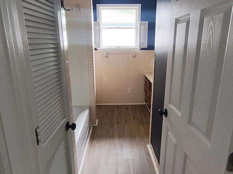352 Main St — Photo 15