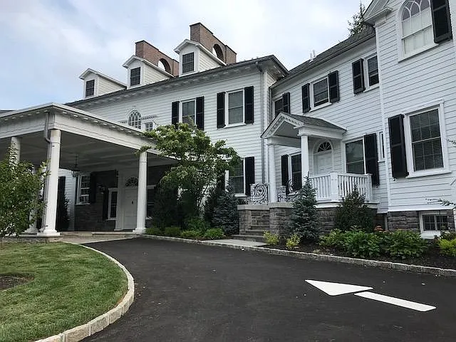 Fairfield Arnold Manor At West Islip — Photo 2