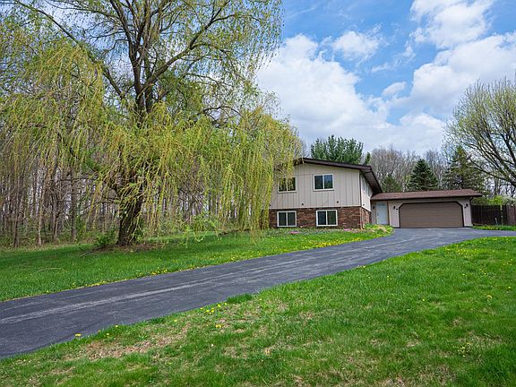 3rd image of 831 Opal Dr