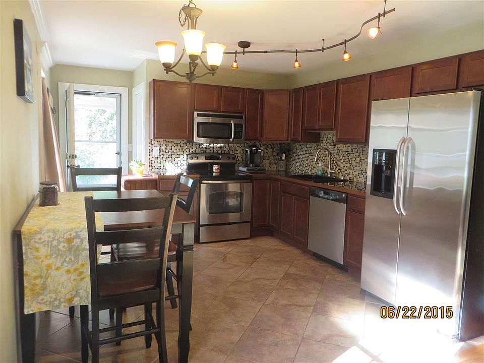 1st image of 7 Crestline Dr