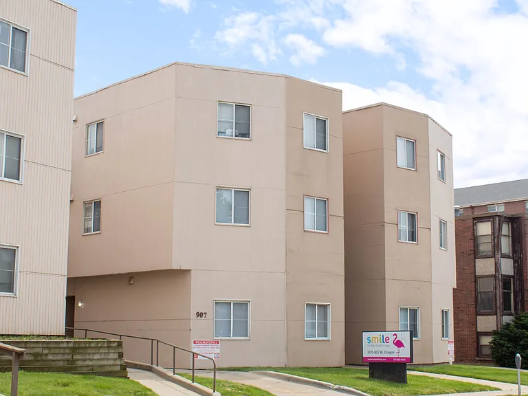 907 W Oregon St — Photo 17
