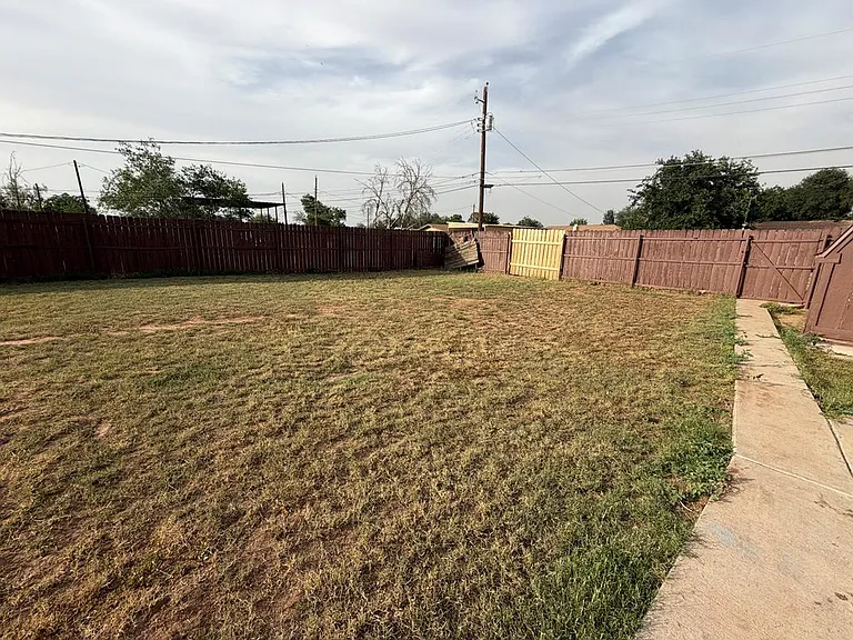 1002 Denton St — Photo 24