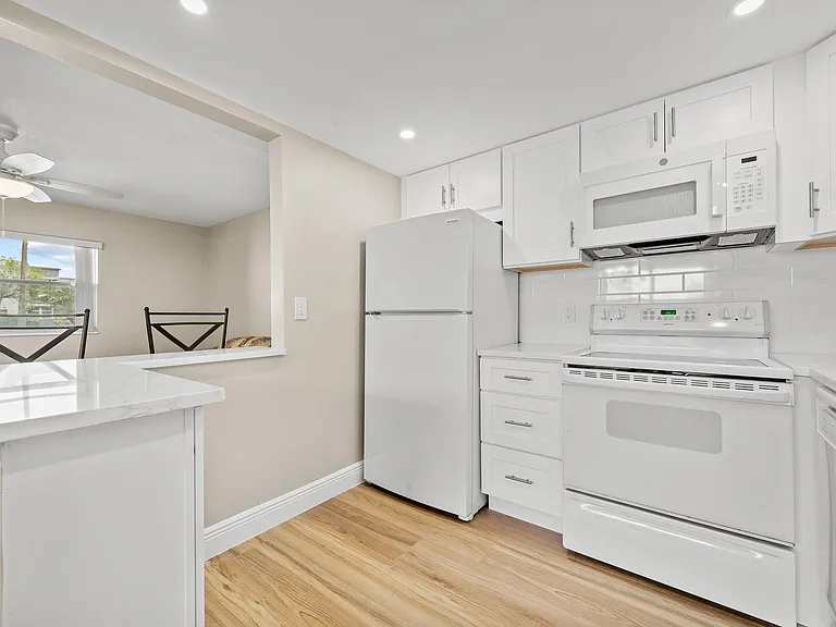 723 Flanders Dr #P — Photo 20